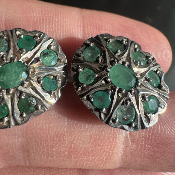 Natural emerald and ( Sterling silver?) earrings - Picture 5 of 16